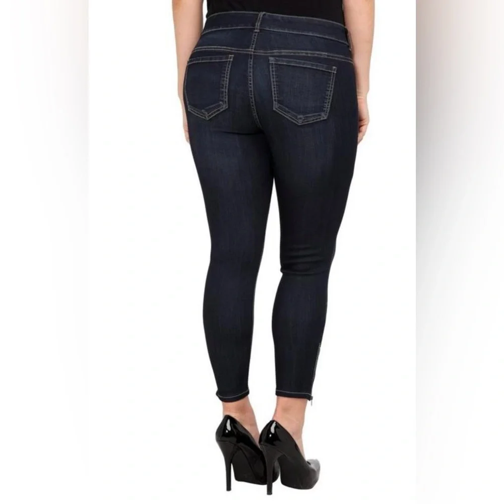 Torrid - Picture 3 of 4